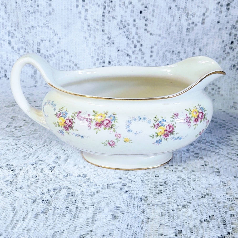 VINTAGE HOMER LAUGHLIN EGGSHELL NAUTILUS FLORAL GRAVY BOAT CIRCA 1946